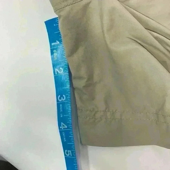 Marmot Khaki shorts size 4 button and drawstring on the inside - Picture 8 of 9